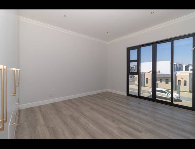 4 BEDROOM HOUSE FOR SALE IN SANDOWN
